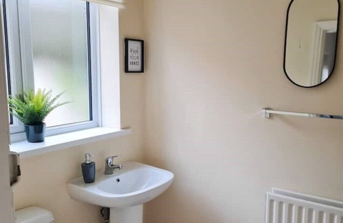 Heaton Apartment | Genade Apts - Heaton, Newcastle. Near Hosp & Uni