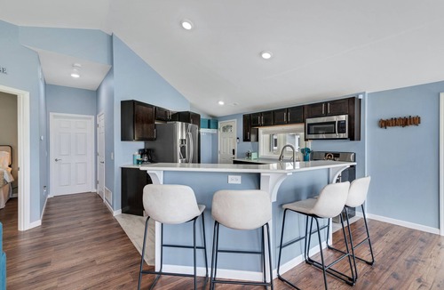 Jackson Cottage | Gilletts Lake Getaway: Your Winter Wonderland for Skiing, Snowmobiling, and Relaxation