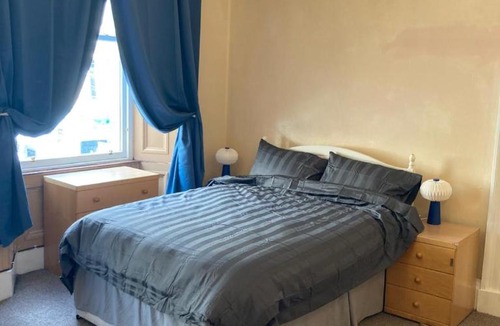 Tollcross Apartment | Gilmore Flat