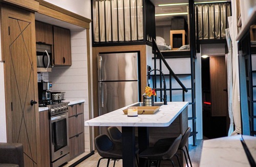 Will County House | "Glamping" 7-bedroom luxury trailer compound in Crete IL with pool & hot tub!