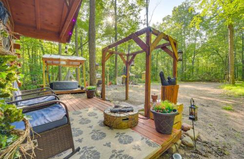 Webster Apartment | Glamping Getaway w/Porch in Wisconsin Northwoods
