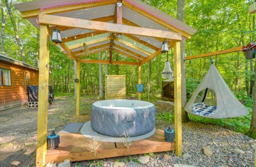 Webster Apartment | Glamping Getaway w/Porch in Wisconsin Northwoods