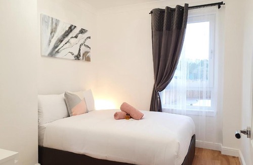 Glasgow Apartment | Glasgow Comfortable and Modern 3 Bedroom Mid Terraced Villa