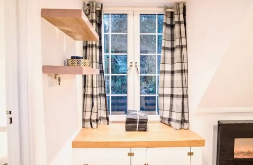 Langbank Cottage | Gleddoch Coach House offers an exclusive retreat near Glasgow.