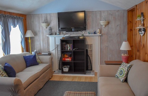 Dennis Port House | Glen 42- Cute cottage with ac. .3 miles to sandy and flat beach