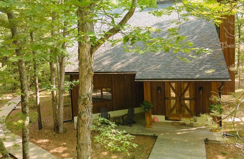 Glen Arbor House | Glen Arbor Barnhouse on the Crystal River, short walk to town & Lake Michigan.
