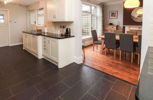 Bamburgh Cottage | Glenander: Charming Retreat in Bamburgh