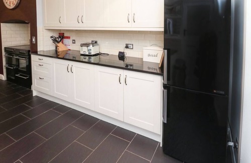 Bamburgh Cottage | Glenander: Charming Retreat in Bamburgh