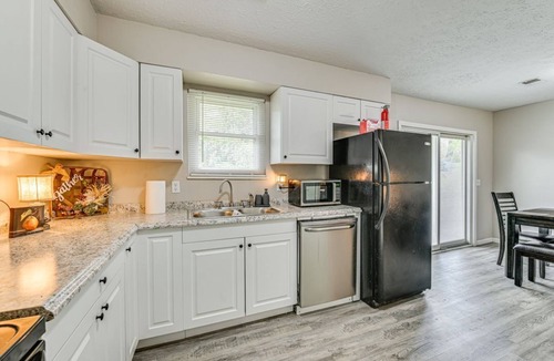 Elizabethtown House | Glendale Sportsman Lake House