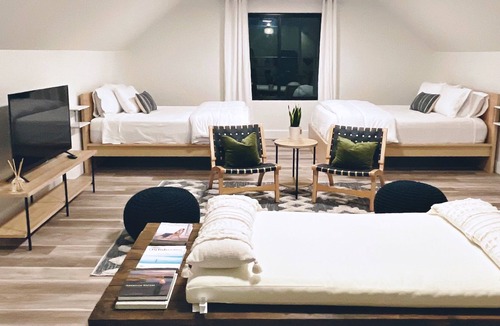 Gleneagle House | Gleneagle Loft - Modern studio, minutes from Air Force Academy