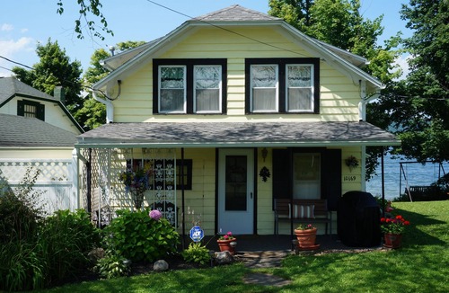 Hammondsport House | 'Glory Days' - Classic 1920's Cottage - Keuka Lake East Side