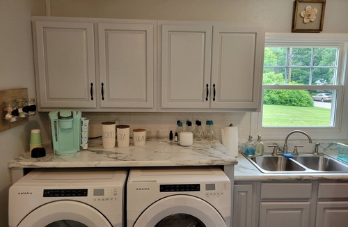 Boalsburg House | Go Blue! Bright home with large fenced in yard! 3m to Penn State. Free Breakfast