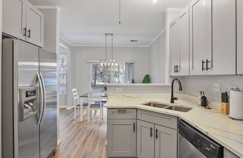 Naperville House | Golden! Sleeps 8/2.5 Bath Townhome