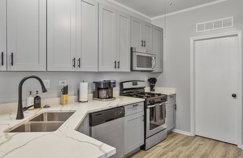 Naperville House | Golden! Sleeps 8/2.5 Bath Townhome