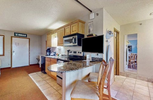 Wisconsin Dells Condo | Golf-adjacent condo with balcony & arcade