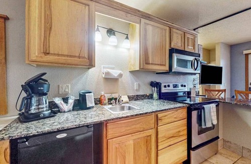 Wisconsin Dells Condo | Golf-adjacent condo with balcony & arcade
