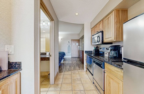 Wisconsin Dells Condo | Golf-front modern condo with fireplace, balcony, & golf course views
