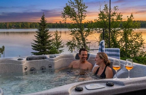 Crosslake House | Golf Sim, Sauna, Lakefront Hot Tub & Stargazing