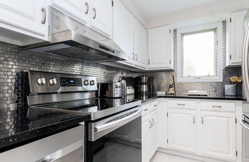 Acme Condo | ⛳ Golf + Wine + Bay Views | 3BR Traverse City ➠ 5736