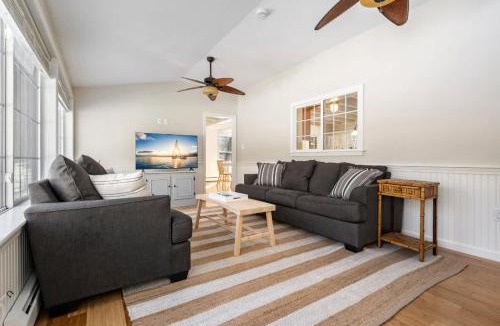 York Beach House | Good Tidings Stay for 8