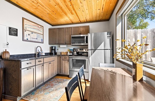 Two Harbors Apartment | Gooseberry Trailside Suites | Knife River Suite