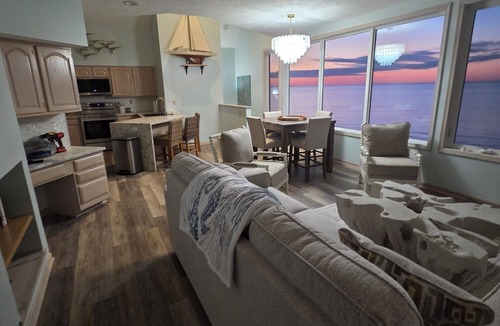 Port Clinton House | Gorgeous 3 beds, 3 full baths house in historical Port Clinton. On the water!