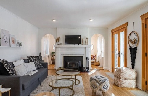 South Kansas City Apartment | Gorgeous Apartment Near Rockhurst University | 59
