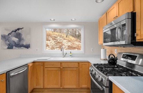 Beachwood-Bluffton House | Gorgeous Beach! Lakefront + Wooden Deck