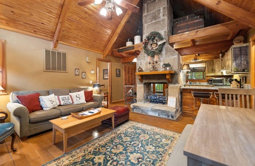 Zoe Cabin | Gorgeous Luxury Chalet. Huge See-Thru Stone Fireplace. Private, Hot Tub, Wi-Fi.