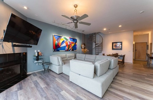 Ohio City Condo | Gorgeous Penthouse overlooking Cleveland skyline!
