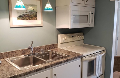 Boothbay Harbor Cottage | Gorgeous Views of Harbor Entrance! Walk to town, east side location.