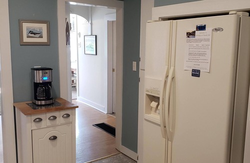 Boothbay Harbor Cottage | Gorgeous Views of Harbor Entrance! Walk to town, east side location.