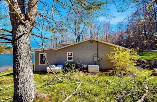 Wiscasset Cabin | Gorgeous Waterfront Home on Westport Island with 2 Sunrooms