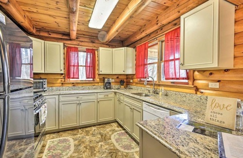 Pleasant Mount Cabin | Grand Living with Radiant Warmth