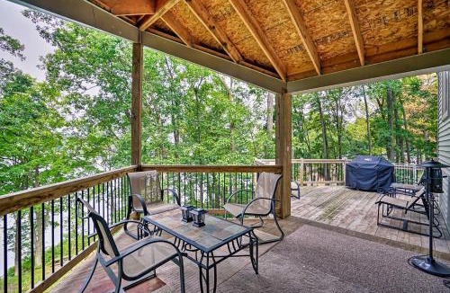 Lowell House | Grand Rapids Area Lakefront House w/Dock