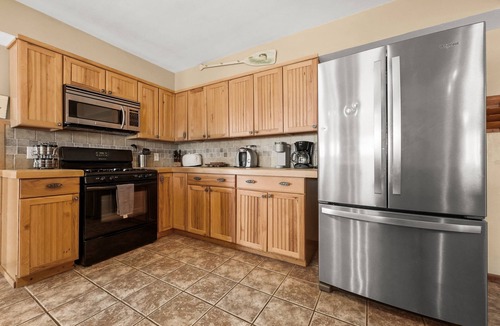 Traverse City Cottage | Grand Traverse Bay Private Beachfront, 10 min to Traverse City, 30 min to Dunes