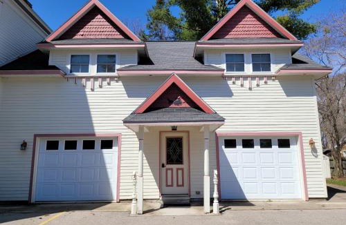 Bellaire Bed & Breakfast | Grand Victorian B&B Inn