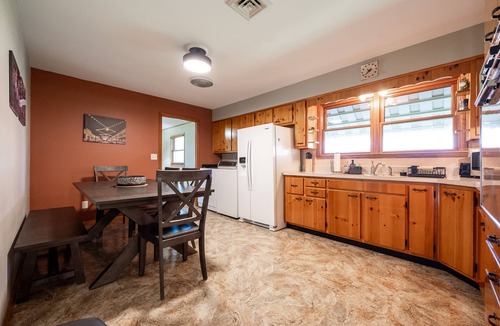 Indianapolis House | Grandma's House | Classic Indy Charm, Private Yard