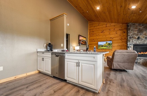 McHenry Cabin | Grandview Cabin Suite 26-Hot Tub