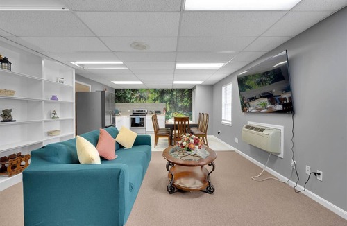 New Albany Apartment | Grant Line Residence Unit E 10 Min to Louisville
