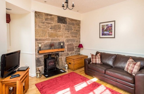 Old Town Apartment | Grassmarket apartment with views to Edinburgh Castle - two bedrooms