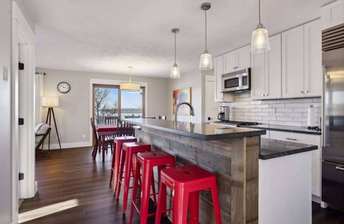 Hayward House | Gratitude Up North On Round Lake