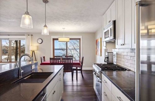 Hayward House | Gratitude Up North On Round Lake