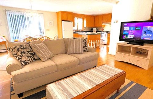 North Eastham House | Gray Whale-Minutes to Eastham Bay & Ocean Beaches