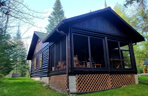 Grayling Cabin | Grayling MI - Fisherman's Log Cottage on the Holy Waters of the AuSable River