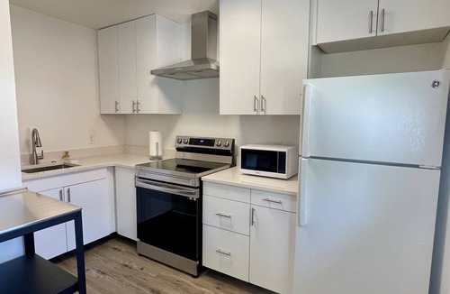 White Cottage Apartment | Great 2-Bedroom with Access to Many Hospitals