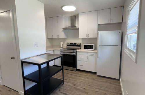White Cottage Apartment | Great 2-Bedroom with Access to Many Hospitals