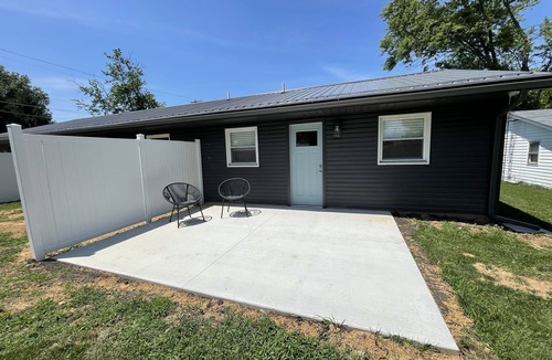 White Cottage Apartment | Great 2-Bedroom with Access to Many Hospitals