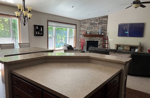 Neenah House | Great EAA option! 20 minutes from Oshkosh.