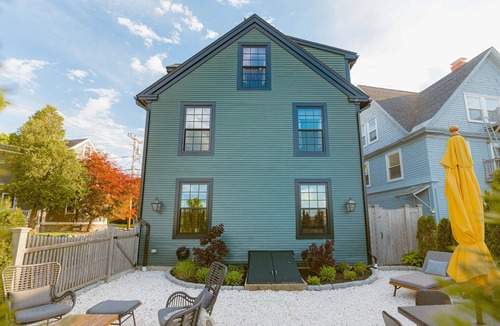 New Castle Apartment | Great Island Inn - King Studio Apt - Village View